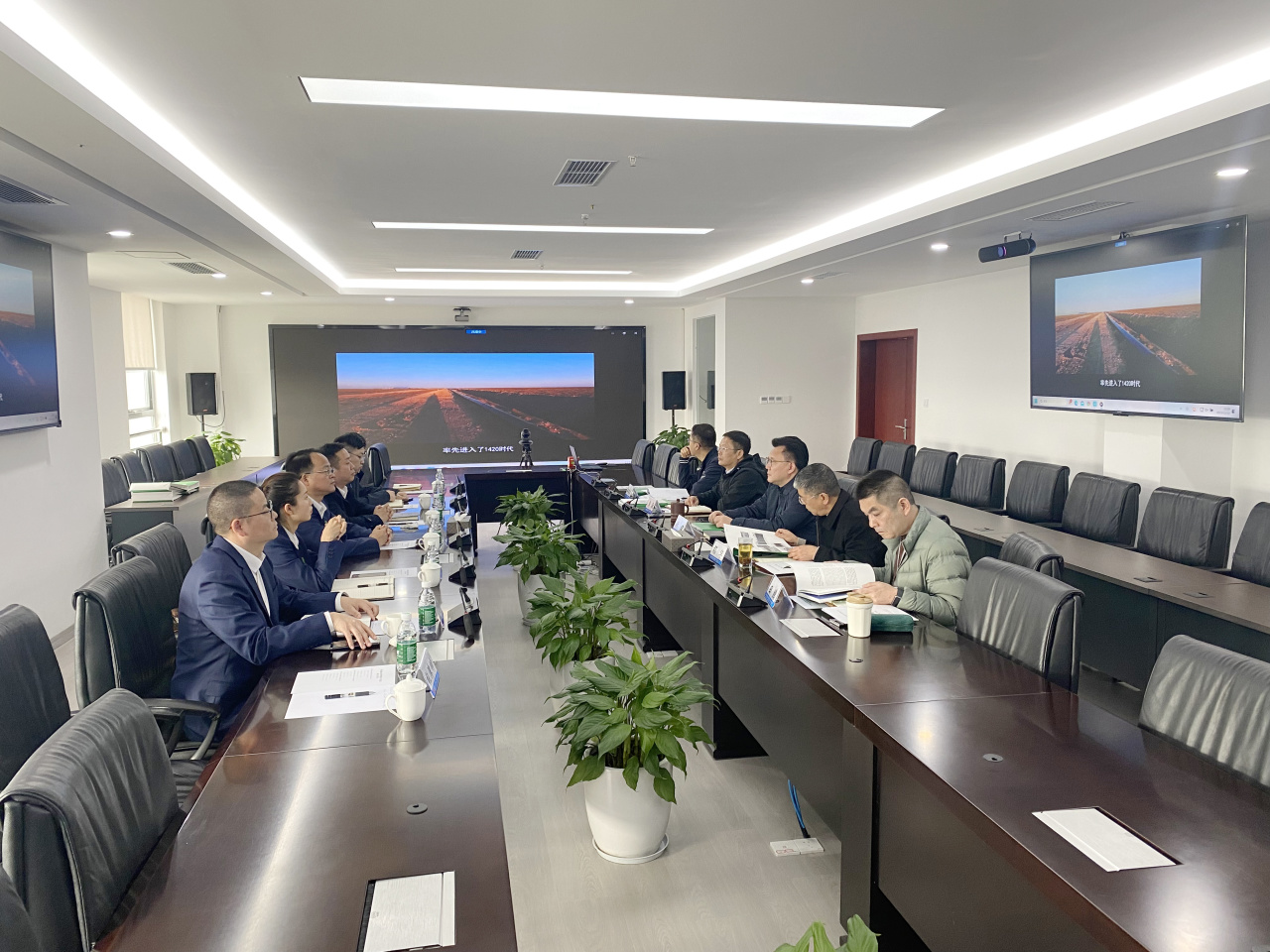 公司黨委副書(shū)記 、總經(jīng)理徐文忠到中石油四川油建公司開(kāi)展座談交流